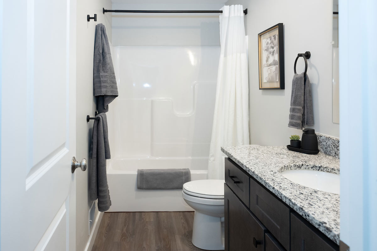 Boulder Way Upstairs Full Bathroom
